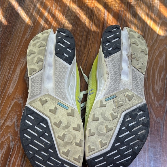 On Running Women's Cloud Surfer Trail sz 10 Sneakers - Picture 6 of 6